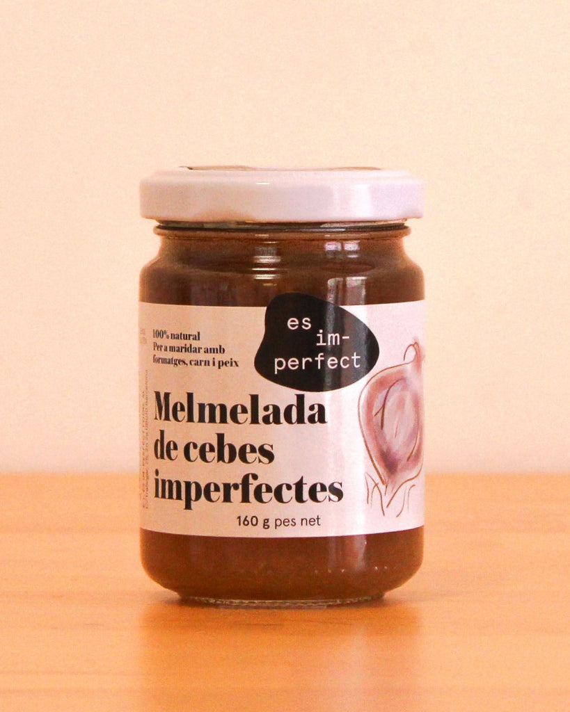 Mermelada artesana de cebolla caramelizada, tarro de la marca es im-perfect.