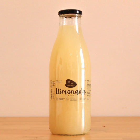 Limonada 100% natural, botella de la marca es im-perfect.