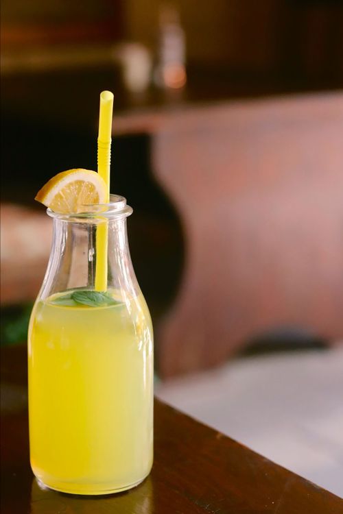 Limonada natural con miel artesanal de lavanda