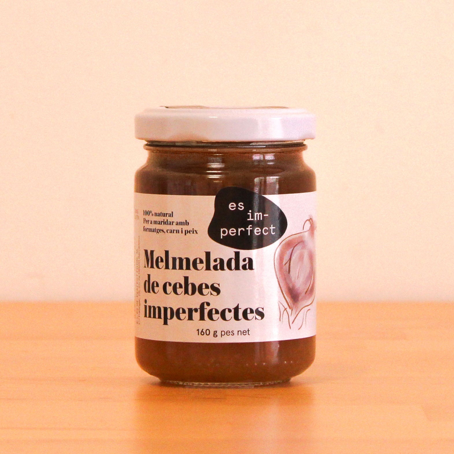 Mermelada artesana de cebolla caramelizada, tarro de la marca es im-perfect.