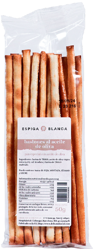 Bastones de pan con aceite de oliva, vista de detalle de la barra abierta mostrando su textura crujiente.